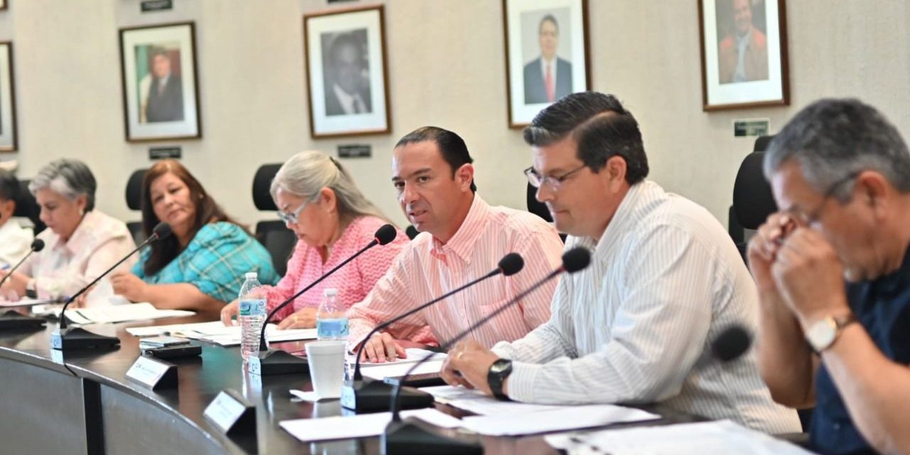 Toman protesta a nueva integrante del cabildo de Acuña