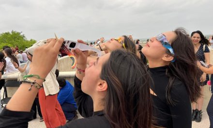Vive Acuña espectáculo por evento astronómico