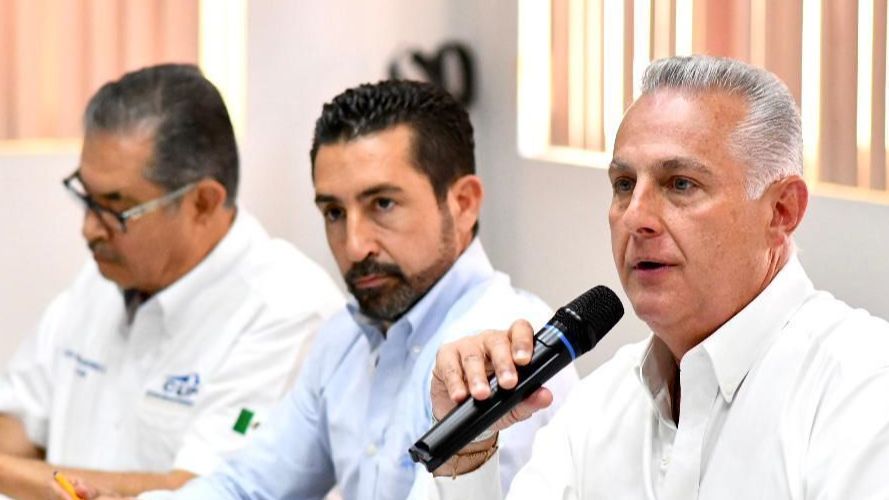 Se reúne Román Cepeda con entes de la iniciativa privada 