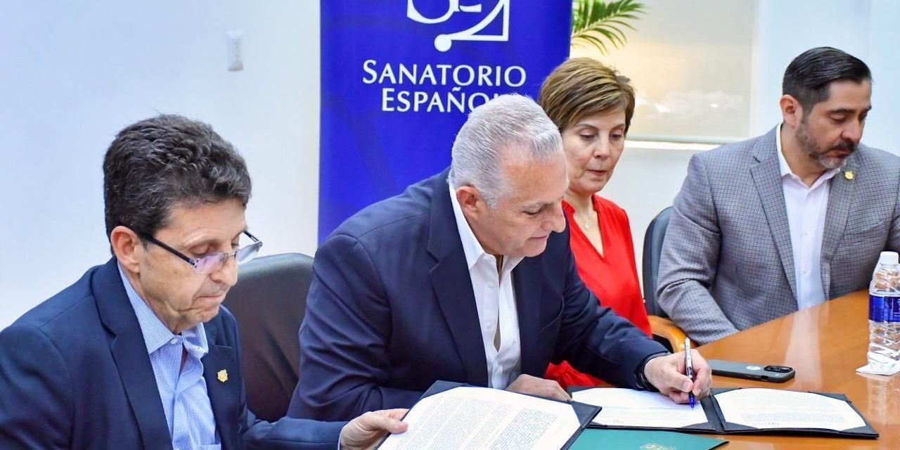 Firma Ayuntamiento de Torreón convenio con Sanatorio Español