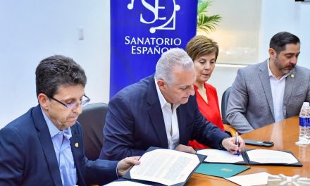Firma Ayuntamiento de Torreón convenio con Sanatorio Español