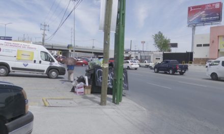 A la basura los derechos del peatón en Prolongación Otilio González