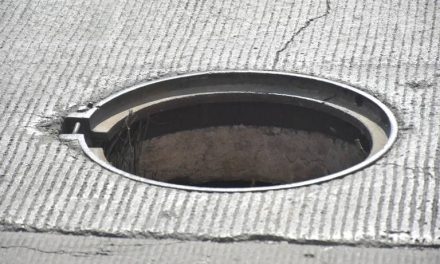 Alcantarillas representan un peligro para saltillenses