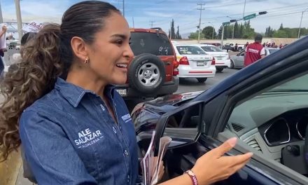 Alejandra Salazar realiza crucero en Saltillo