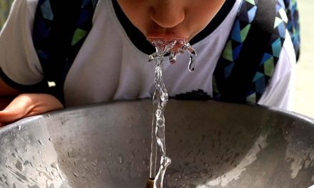 Saltillo: Debaten sobre tomar clases en línea o reducir horarios escolares ante temperaturas
