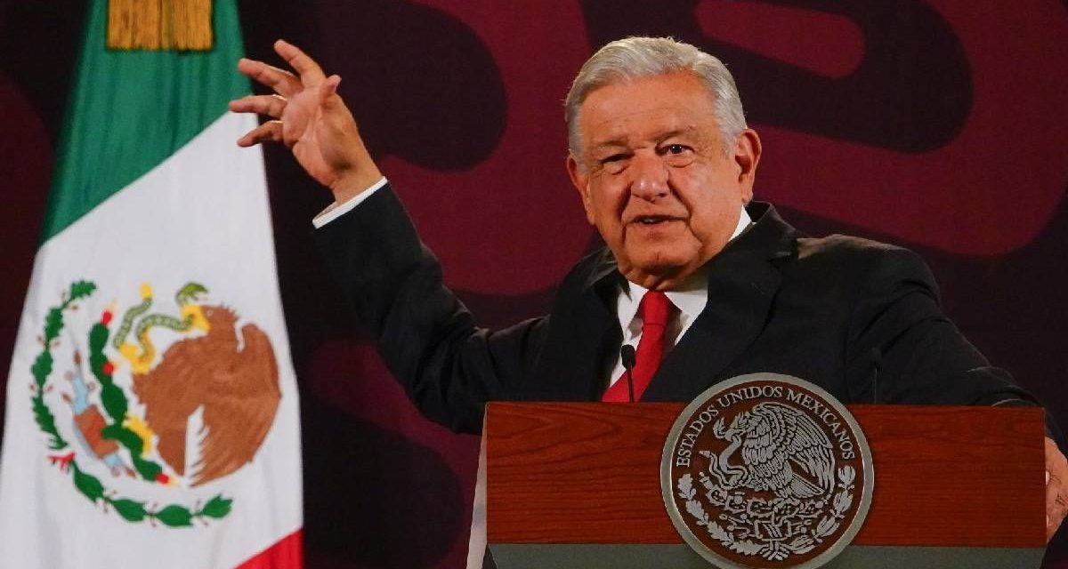 AMLO respalda a Arturo Zaldívar tras una investigación por presunta corrupción