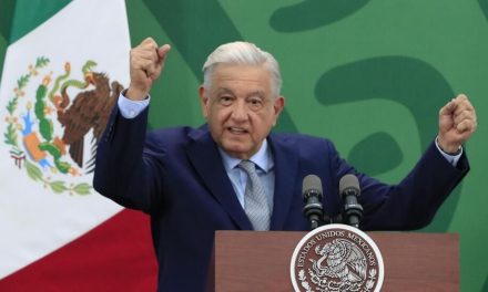 AMLO festeja que el INE no prohibirá sus mañaneras