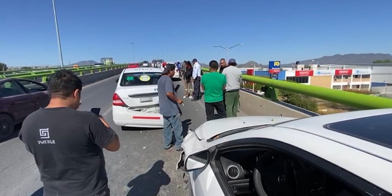 Caos vial tras un accidente en El Sarape