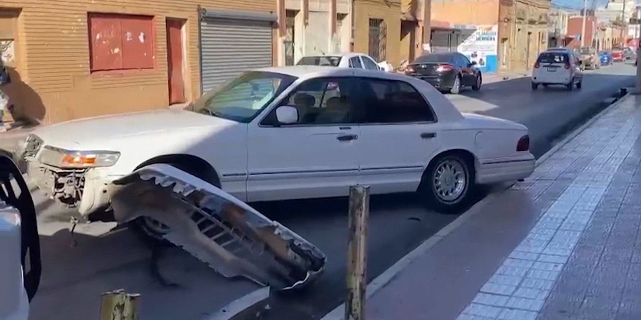 Choca ebrio a vehículos en la zona centro de Saltillo