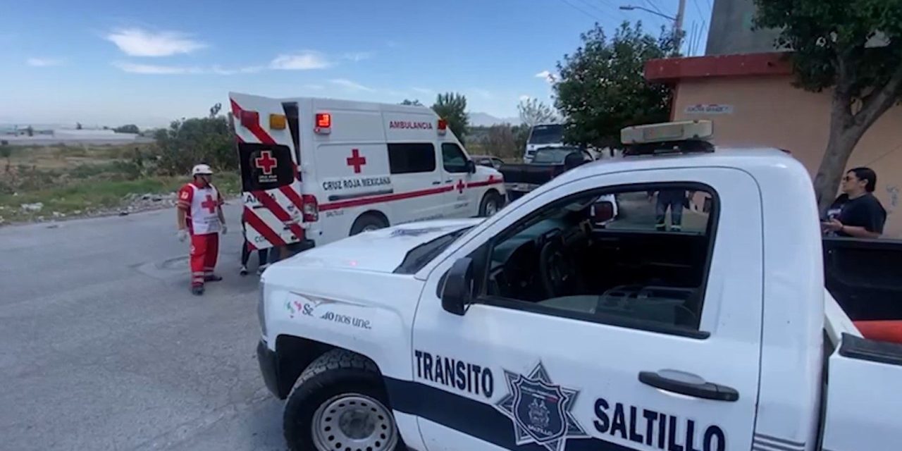Conductor derriba a motociclistas y huye en Saltillo