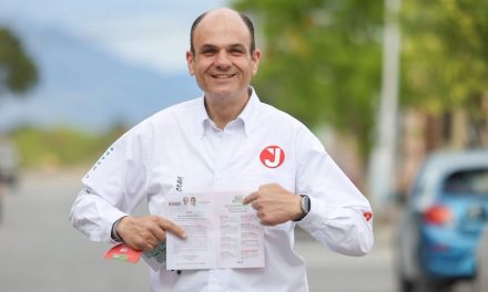 Jericó Abramo cierra un mes de campaña con más de 380 km paso a paso por Saltillo