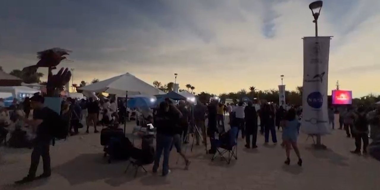 Conmueve eclipse total a observadores en Coahuila