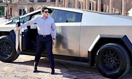 Samuel García asegura que la Cybertruck ya es suya… llegó a un acuerdo con su vecino