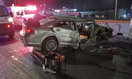Joven deja prensada a su acompañante tras destruir su auto en Saltillo