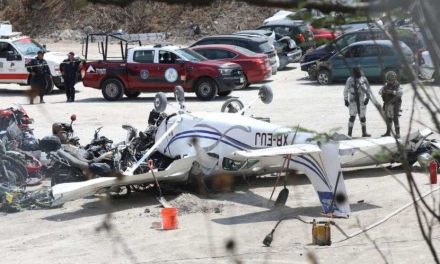 Se desploma avioneta en  el Estado de México y deja tres heridos