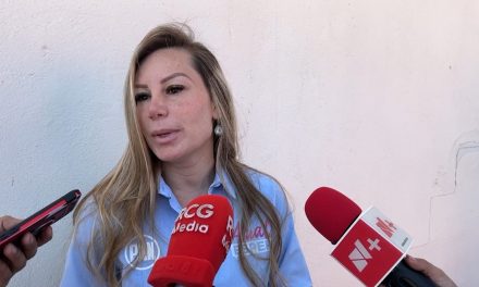 Escucha Amal Esper a ciudadanos saltillenses