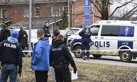 Niño de doce años mata a su compañero a tiros y hiere a otros dos en escuela de Finlandia