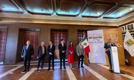 Anuncia gobernador de Coahuila fuerte inversión