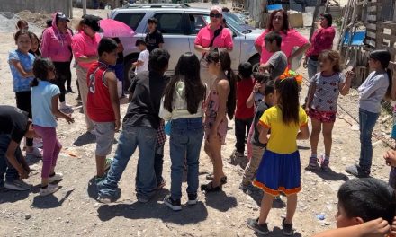 Llevan alegría a niños en situación vulnerable en Saltillo