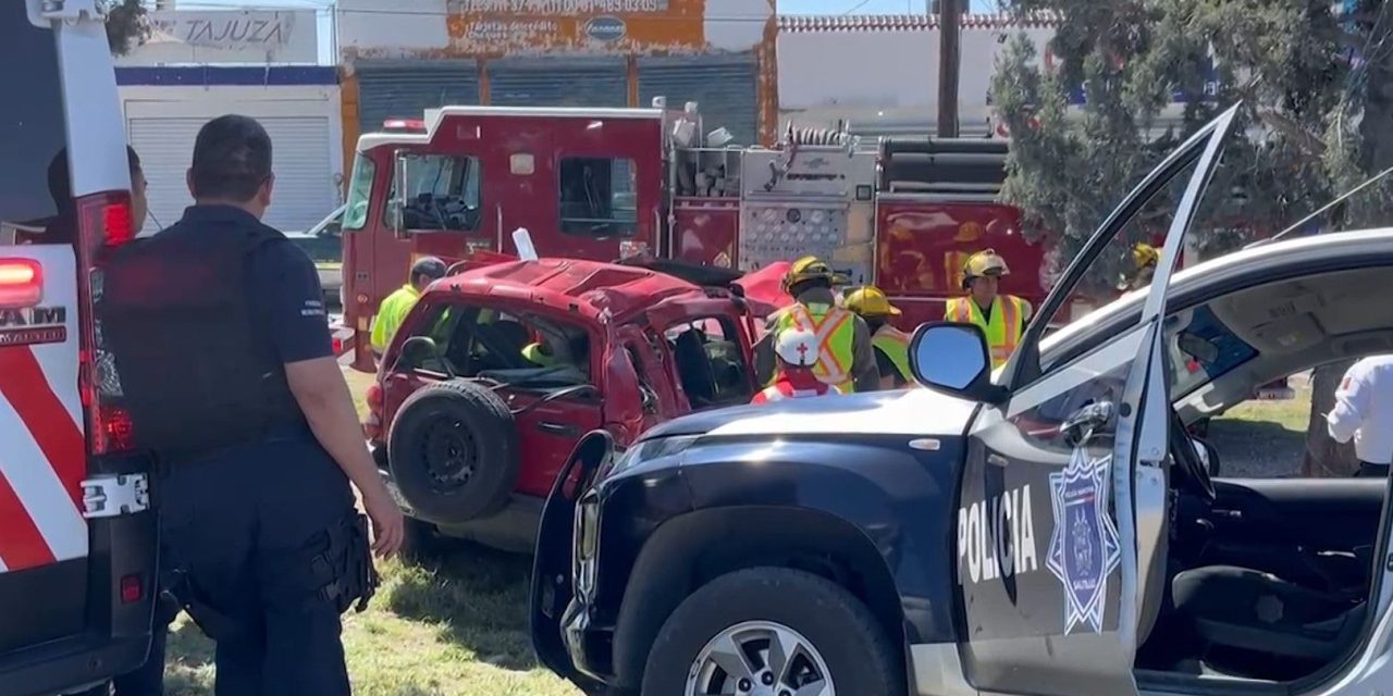 Muere mujer en choque con volcadura  al sur de Saltillo