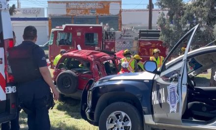 Muere mujer en choque con volcadura  al sur de Saltillo