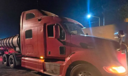 Asegura FGR pipa con 20 mil litros de hidrocarburos en Nuevo León