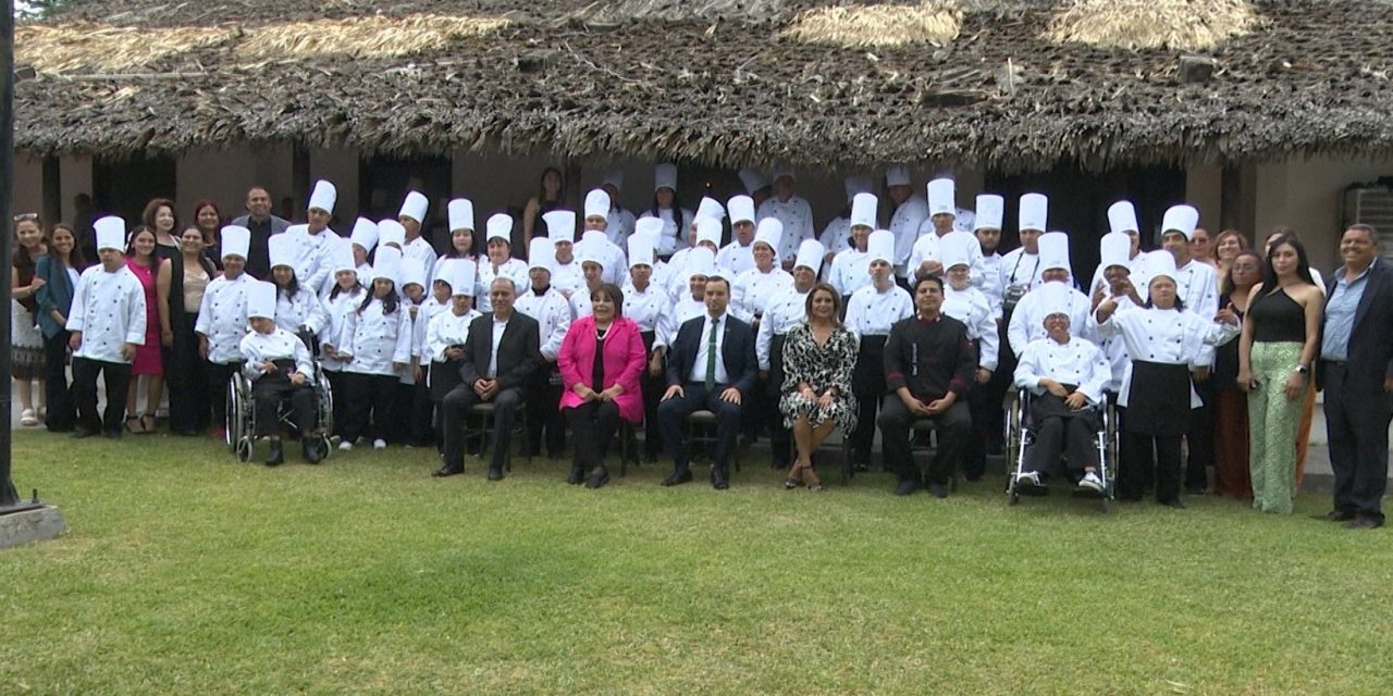 Se gradúan 53 alumnos de los CAMS
