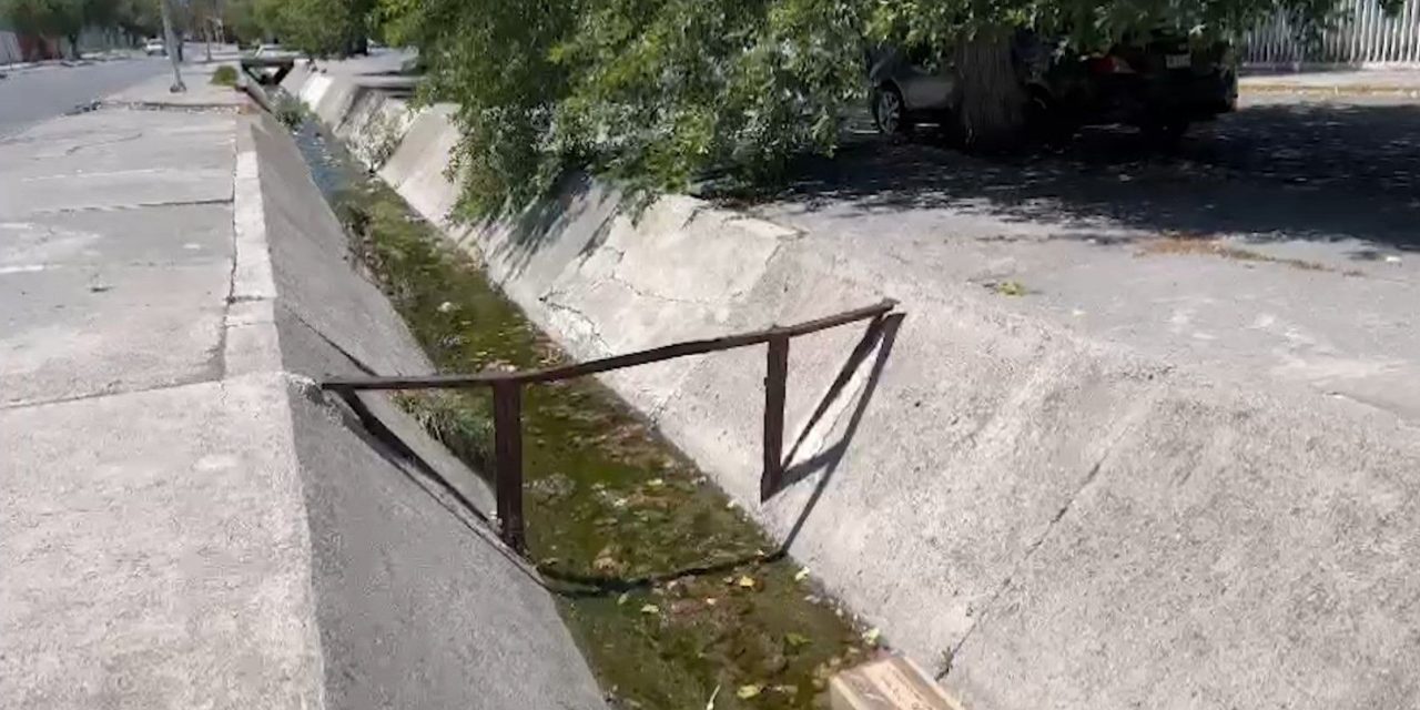 Sigue sucio el canal pluvial de la Ciudad Deportiva