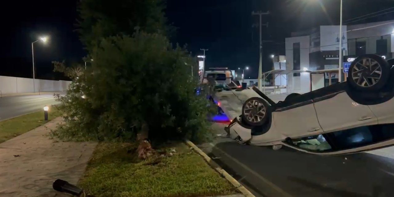 Hombre  vuelca y abandona su camioneta al norte de Saltillo