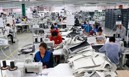 Empresas de Monclova refuerzan medidas contra el calor