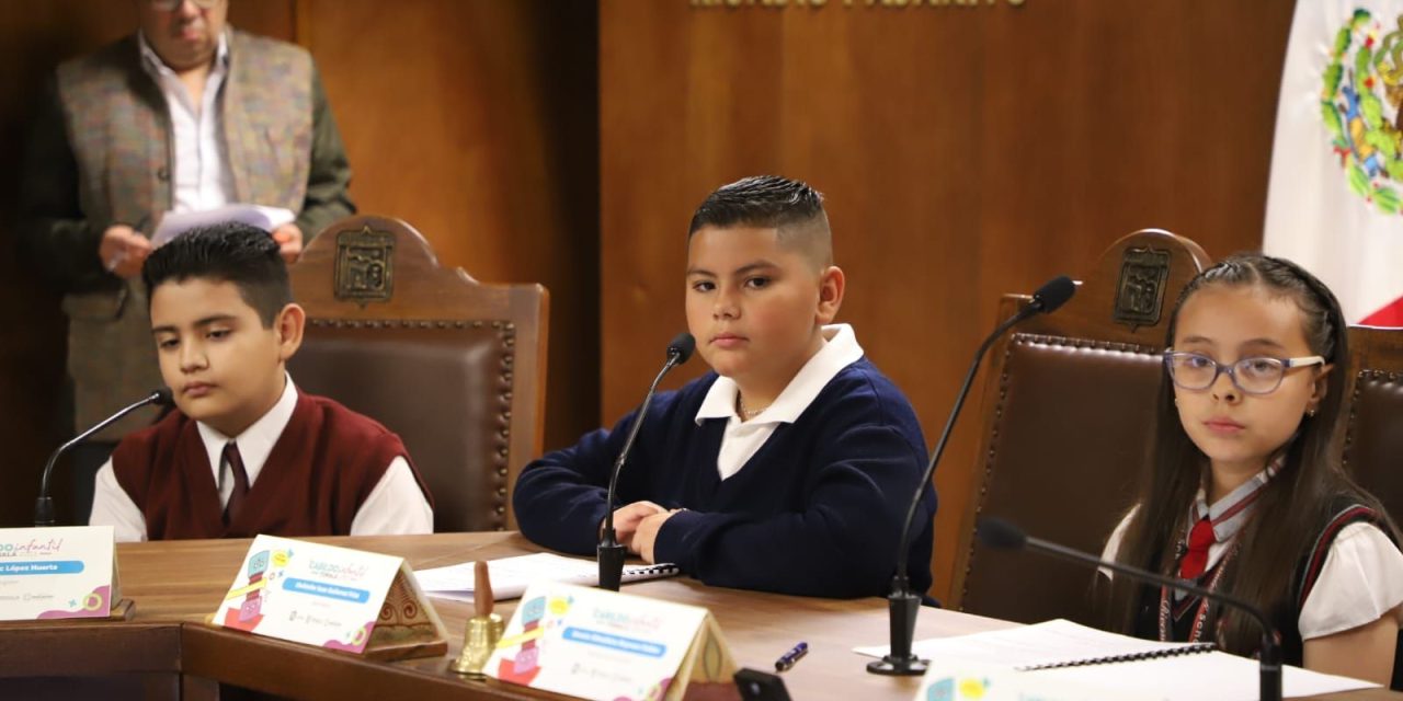 Niños de Monclova toman protesta como autoridades municipales