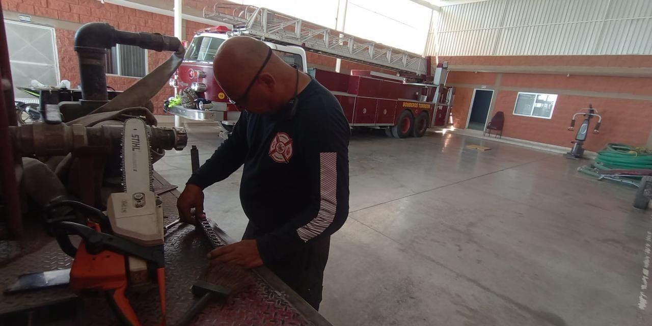 Dan mantenimiento a equipo de Protección Civil