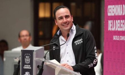 Abandera Manolo a la delegación Coahuila de los Nacionales Conade