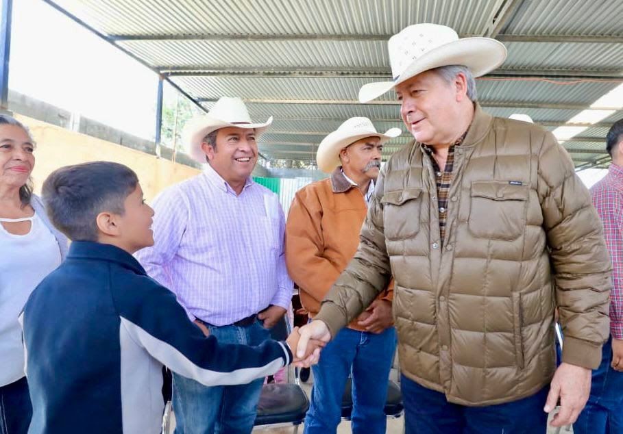 Contribuye Saltillo a la educación: Chema Fraustro