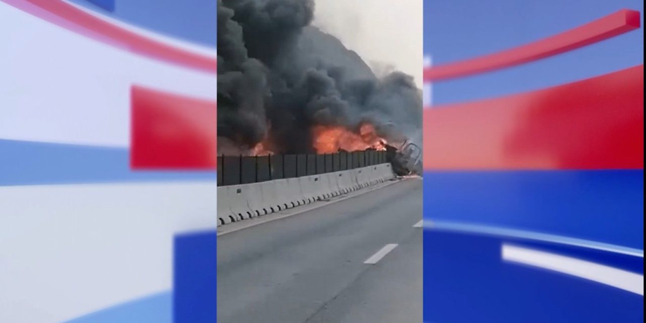 Arde tráiler tras accidente en la autopista Saltillo-Monterrey