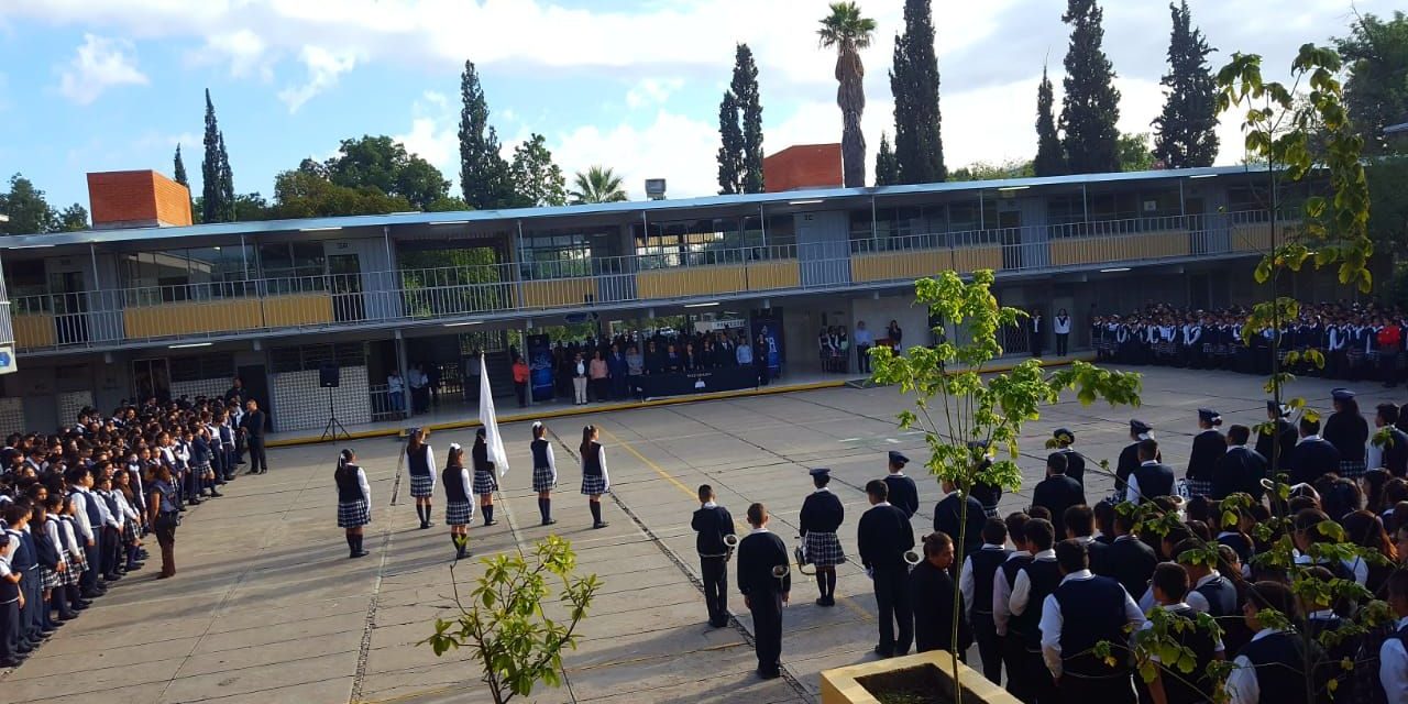 Reconoce secundaria Federico Berrueto a personal