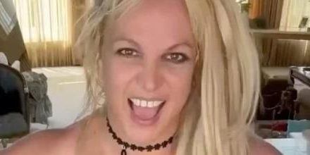 Britney Spears y las fotos donde sale envuelta en una sábana tras una pelea en un hotel con su novio