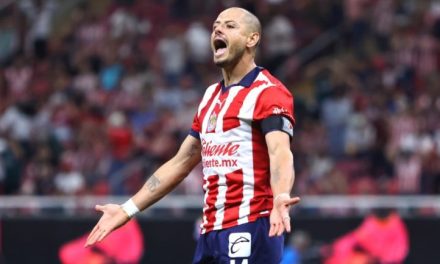 ‘Chicharito’ busca romper su sequía goleadora en el Clásico Nacional