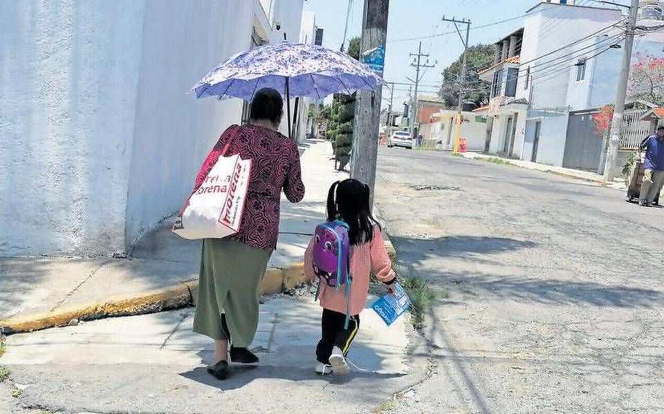 Autoridades consideran adelantar vacaciones de verano por olas de calor