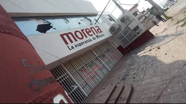 La CNTE quema y vandaliza oficinas de partidos políticos en Chiapas