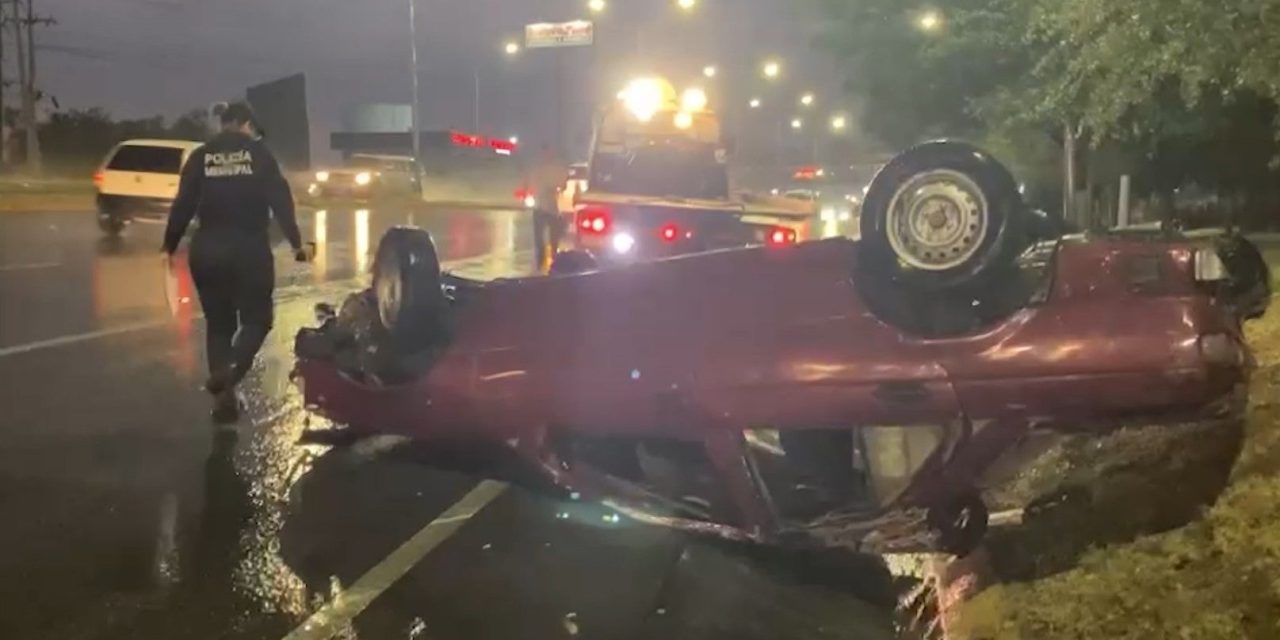 Hombre correlón vuelca su auto en Ramos Arizpe