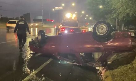 Hombre correlón vuelca su auto en Ramos Arizpe