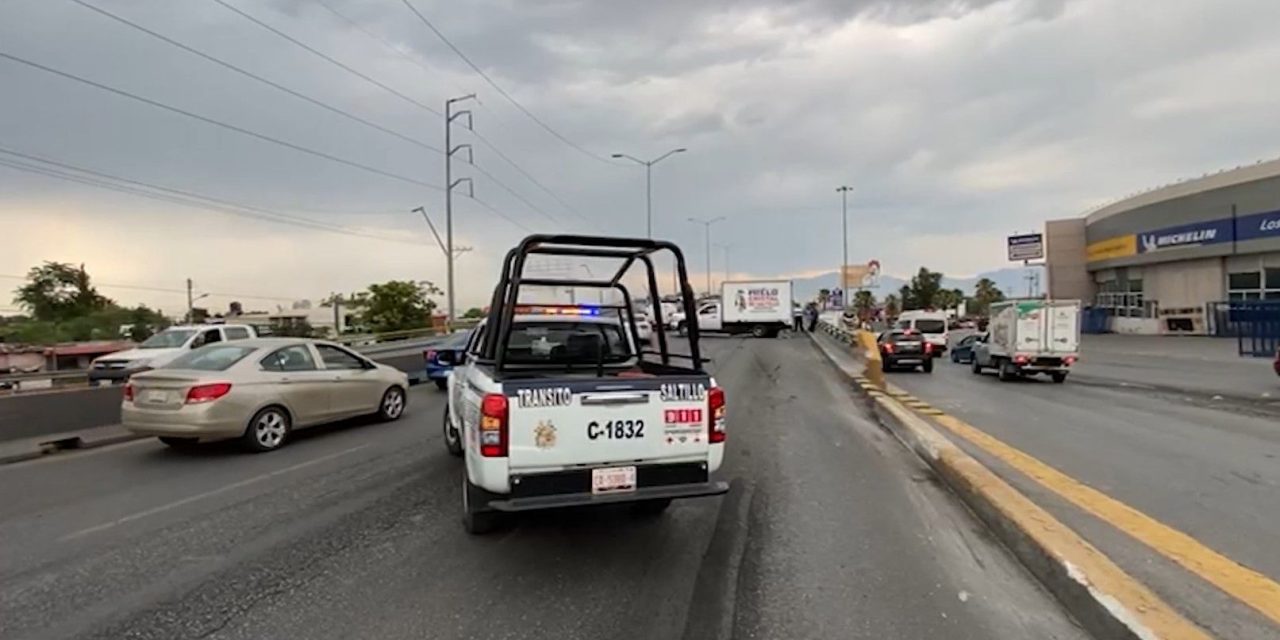 Falla mecánica lo deja en medio del camino y genera tráfico en LEA