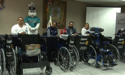 El Club Rotario de Saltillo entregó sillas de ruedas y andadores