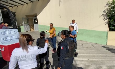 Entregan alimento a familiares de pacientes de la Clínica 1 del IMSS en Saltillo