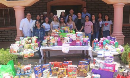 Equipo Morado Lobos en Acción UAdeC hace donativo