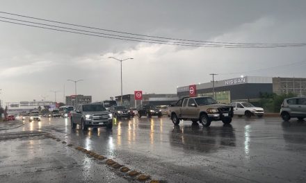 Fue otro día de lluvia y vientos en Saltillo que dejó apagones y otras afectaciones