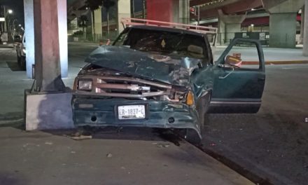 Ignorar el semáforo le terminó costando un fuerte accidente en Saltillo