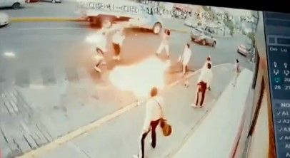 Tragafuegos rocía de gasolina a mariachis y los prende en Morelia