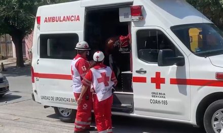Le da vecino con un machete a otro hombre en Saltillo